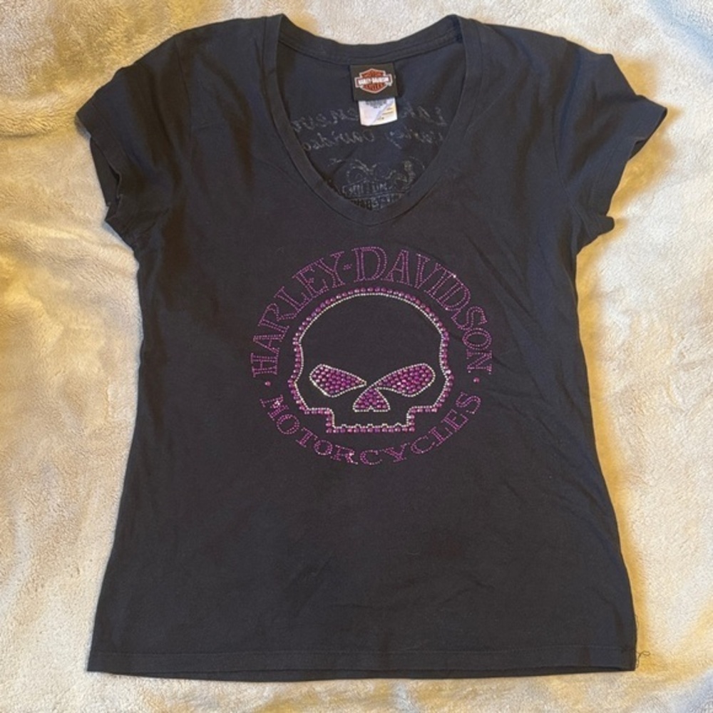 Harley-Davidson || Lake Geneva Rhinestone Skull V-Neck Tee (M)